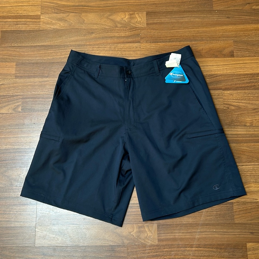 Champion: Men’s woven golf shorts